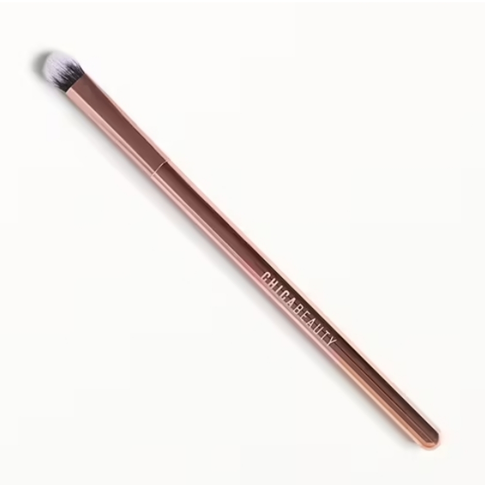 4/$25! CHICA BEAUTY Eyeshadow Shader Brush